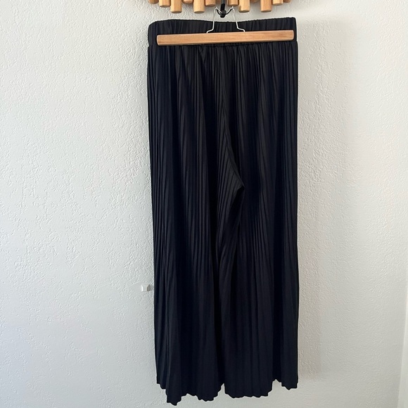 Petal + Pup Cher pants in black Women Size 4 Plisse Crop Office Going out Dressy - Picture 3 of 6